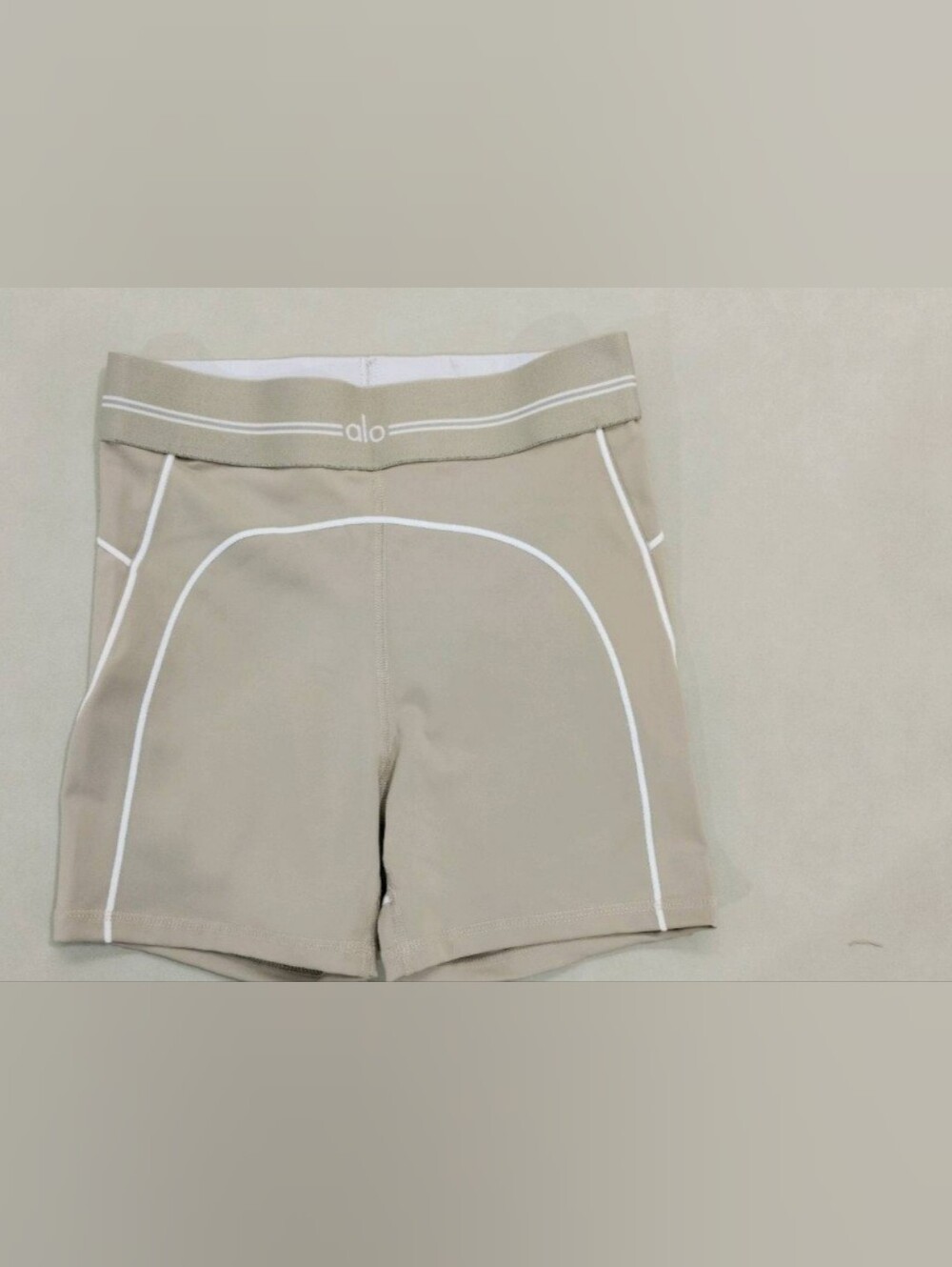 ALO Yoga Khaki Sports Bra and Shorts Set with White Trim.. Bought On TT Auction. - Picture 4 of 5